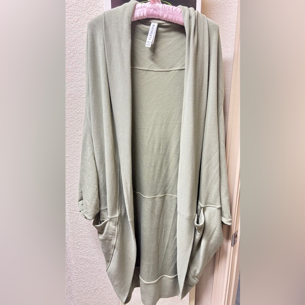 Athleta cocoon short sleeve wrap- sage green